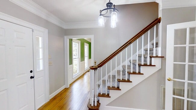 Photo - 4130 Knollcrest Cir N