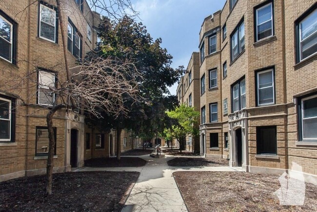 Building Photo - 3916 N Pine Grove Ave Unit 3W