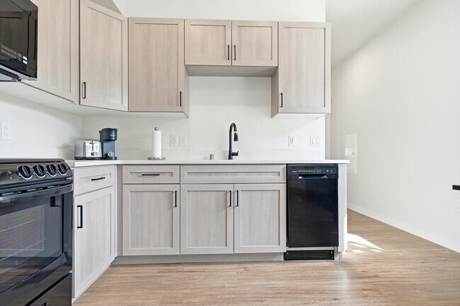 Photo - 2115 Hummingbird Wy