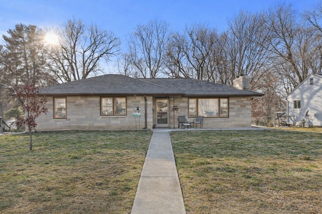 Building Photo - Beautiful 3 bedroom house on Bloomington's Eastside - Available Now!