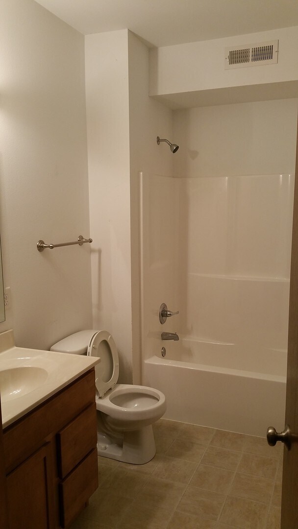 2 bedroom, 2 bath condo in North Liberty House Rental in North