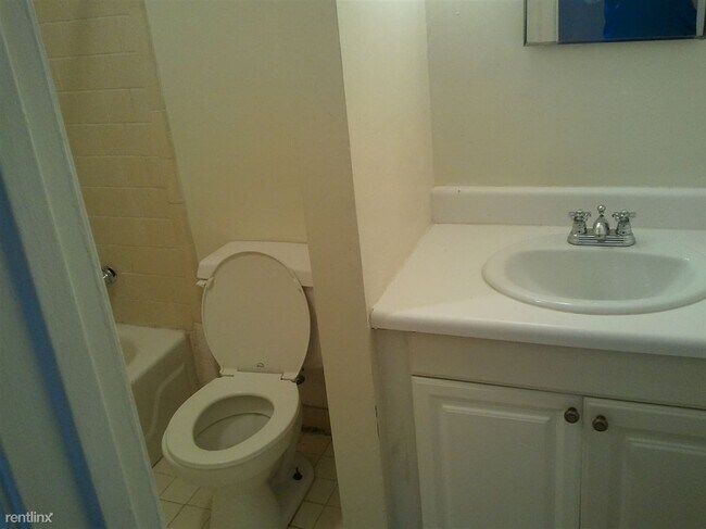 Photo - 3 br, 2.5 bath Condo - Delane court