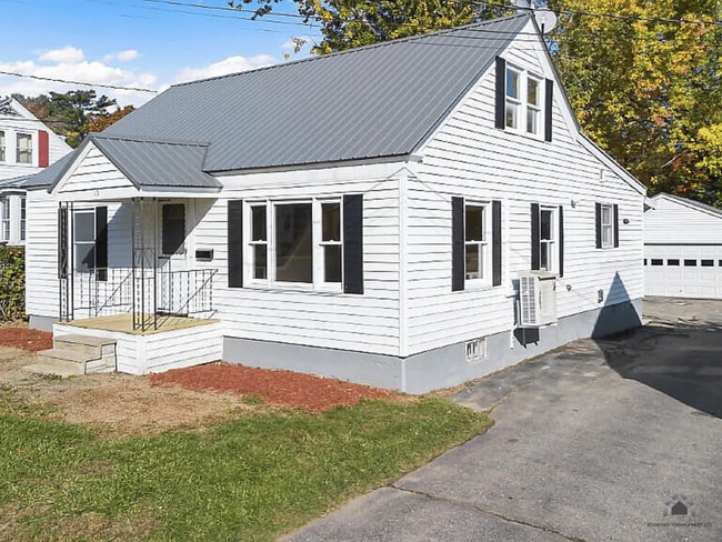Photo - Spacious 4-Bedroom Home with Garage & Modern Heating for Rent in Waterville