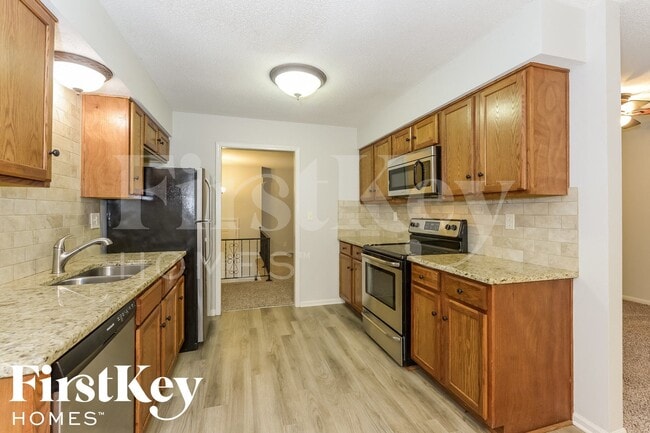 Photo - 5905 NW Whispering Oaks Ln