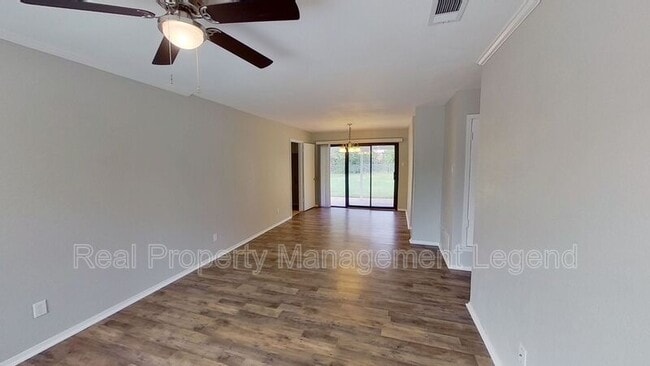 Photo - 717 E Martin Ln