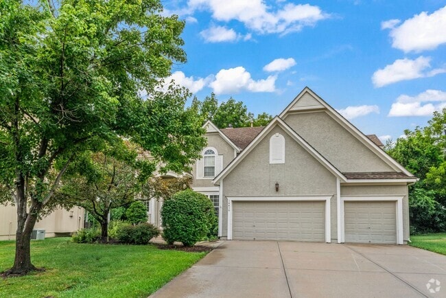 Building Photo - This Immaculate 4 Bedroom Home in Overland...