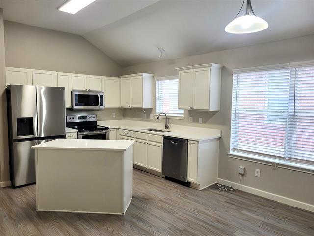 Photo - 800 Sequoia Dr