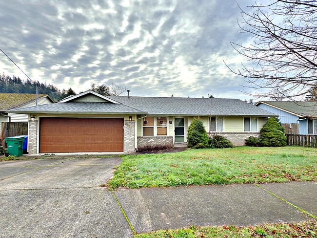 Building Photo - 9834 SE Clinton St