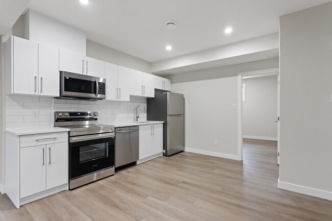 Building Photo - 6637-6646 46 Ave Unit BSMT 1