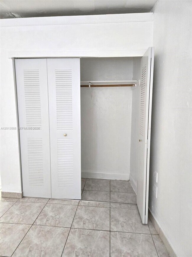 Photo - 4610 SW 40th St Unit 1