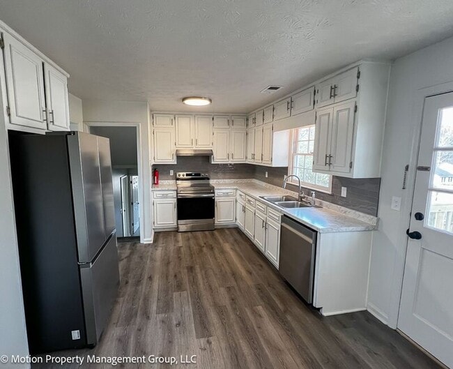 Photo - 1330 Hillcrest Dr