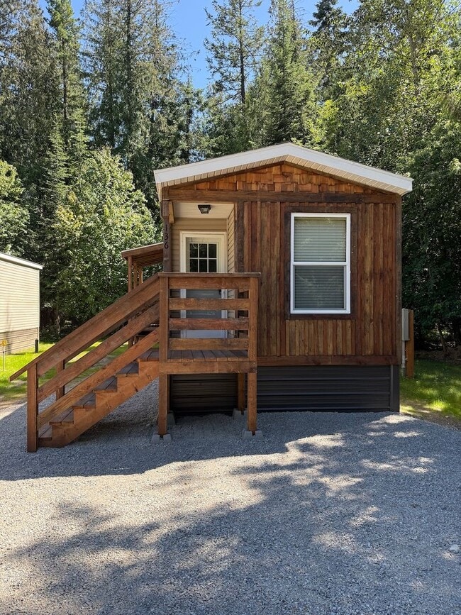 Building Photo - 2 Bedroom 2 Bath Home with Off Street Parking Available in Sagle!