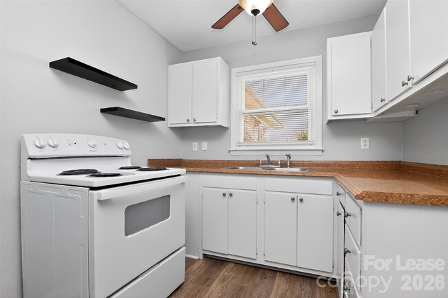 Photo - 4230 Castleton Rd