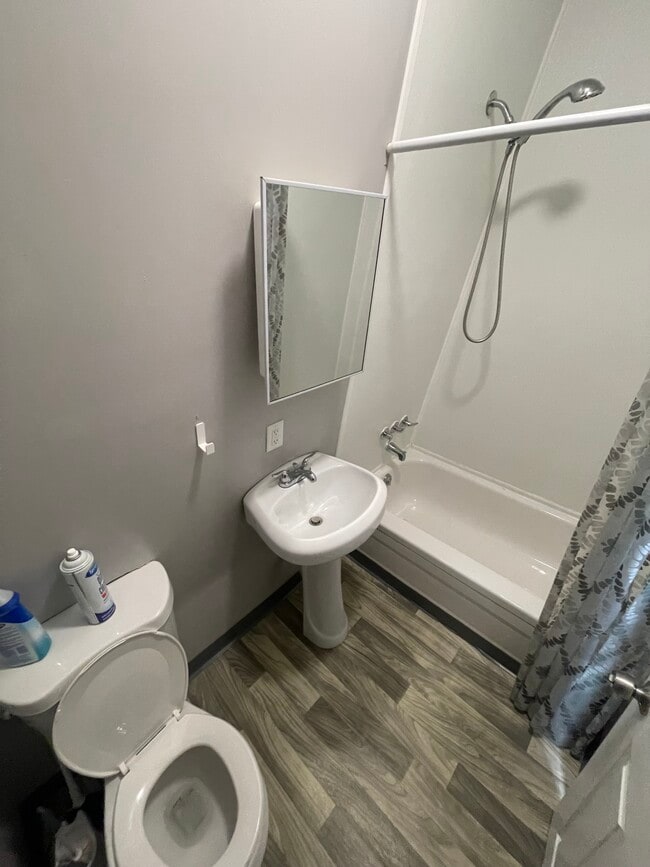 Photo - 25 Marshall Ave Unit upper