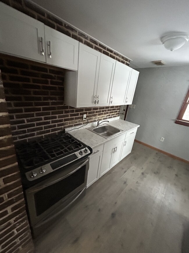 Photo - 3203 McGuffey Rd