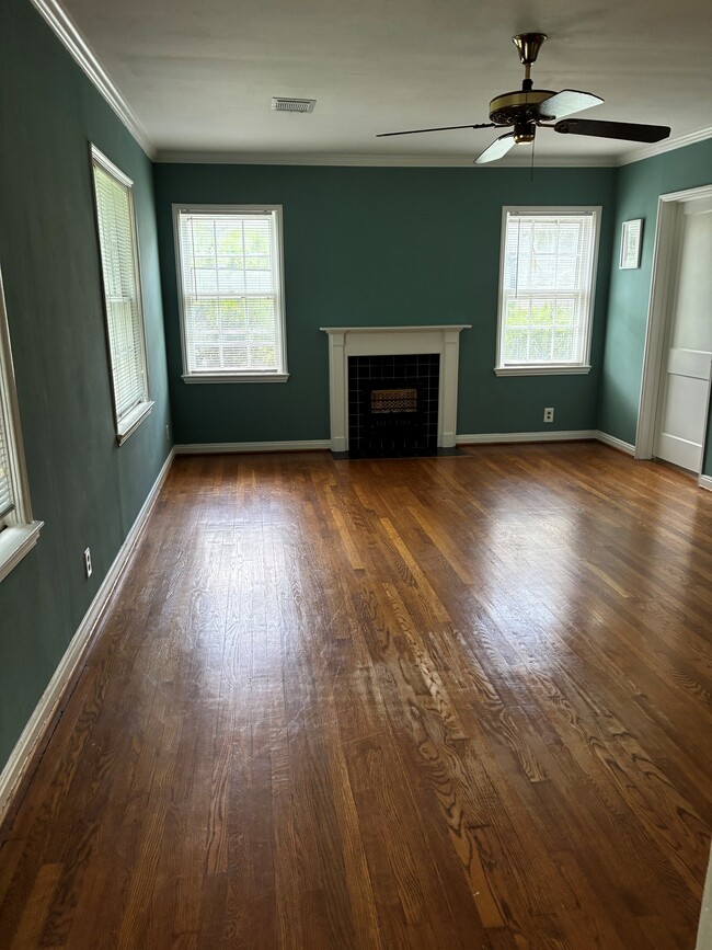 Building Photo - 2349 Wroxton Rd Unit Apt. 2