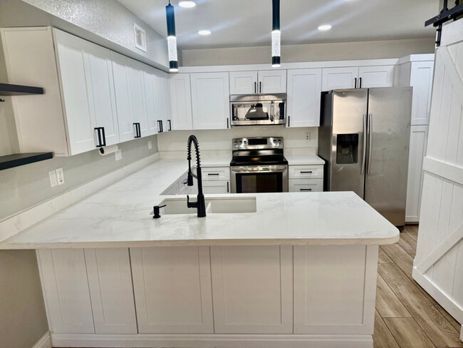 Building Photo - 1915 S 39th St