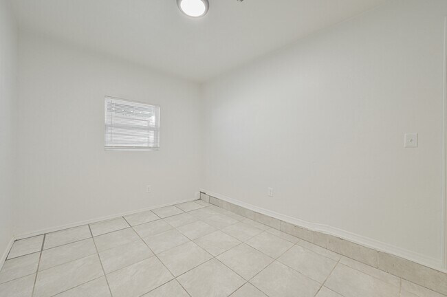 Photo - 4720 SE 50th St