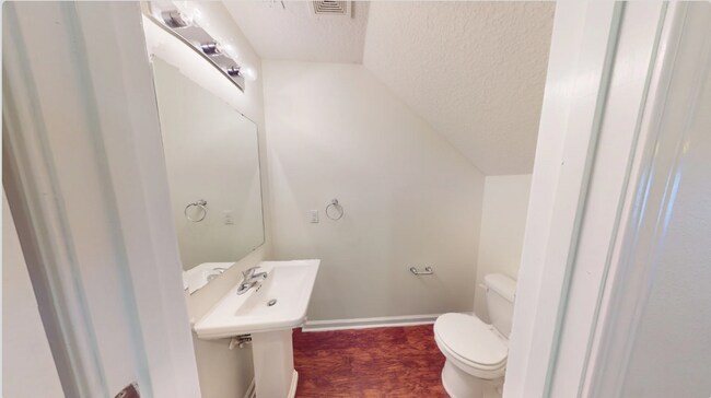 Photo - 3BR/ 2.5BA TOWNHOME With Garage - Timmerma...