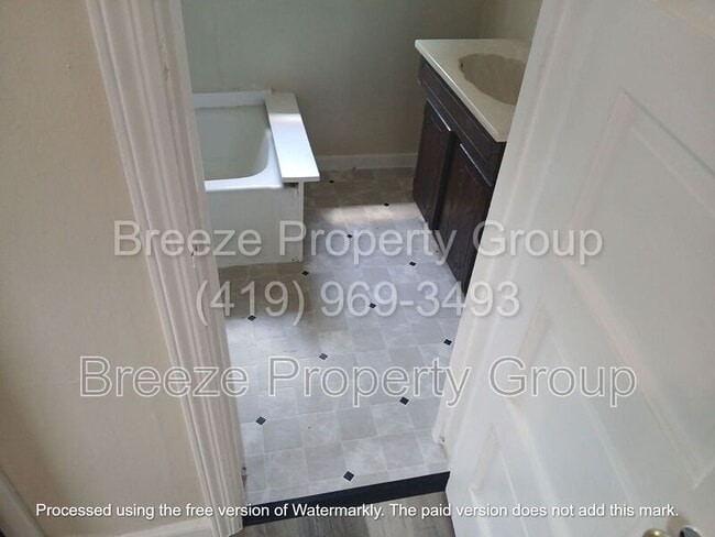 Photo - 621 N Metcalf St