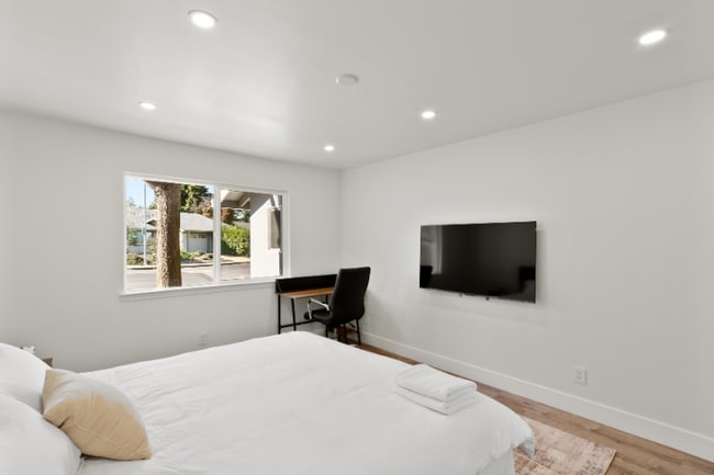 Photo - 1650 Colusa Ave