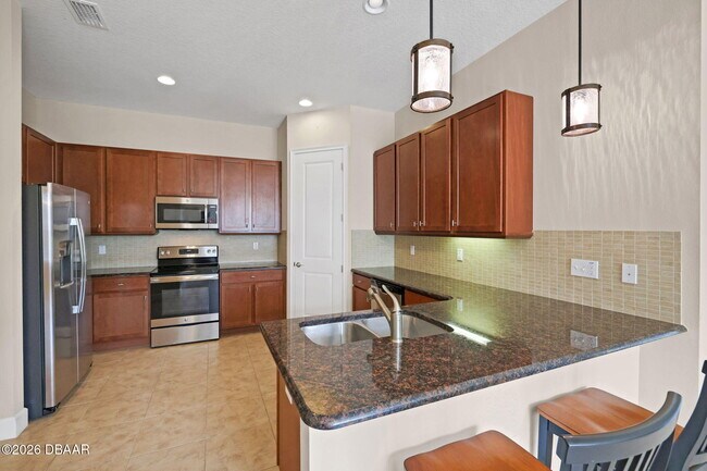 Photo - 716 Aldenham Ln