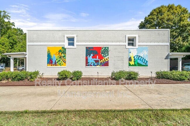 Building Photo - 604 E Iredell Ave