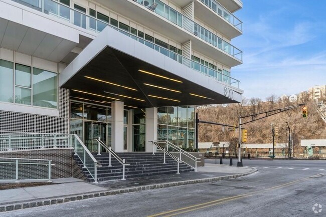 Building Photo - 800 Ave at Port Imperial Unit 907 Rental