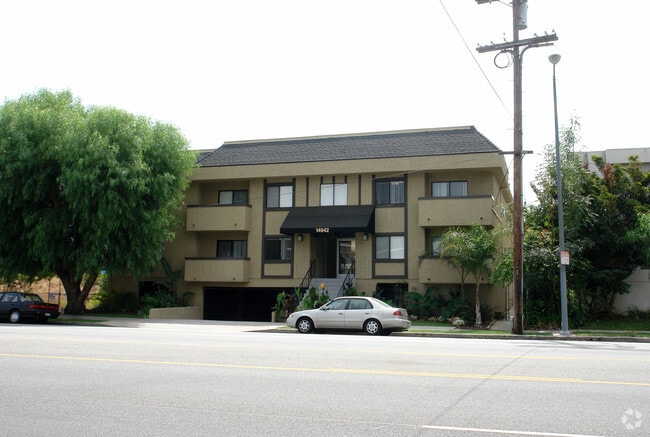 14942 Burbank Blvd