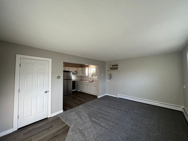 Photo - Recently Renovated 1-bed, 1-bath Apartment with Garage Unidad A1348-02