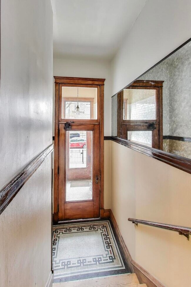 Photo - 4002 N Hermitage Ave Unidad 1