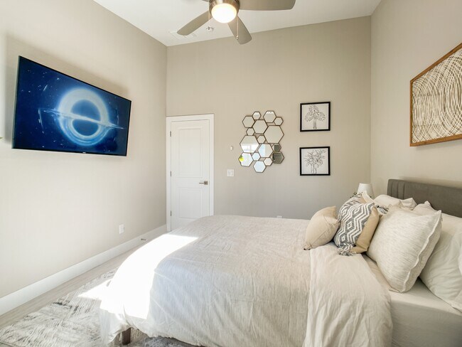 Photo - 8031 N 14th Pl