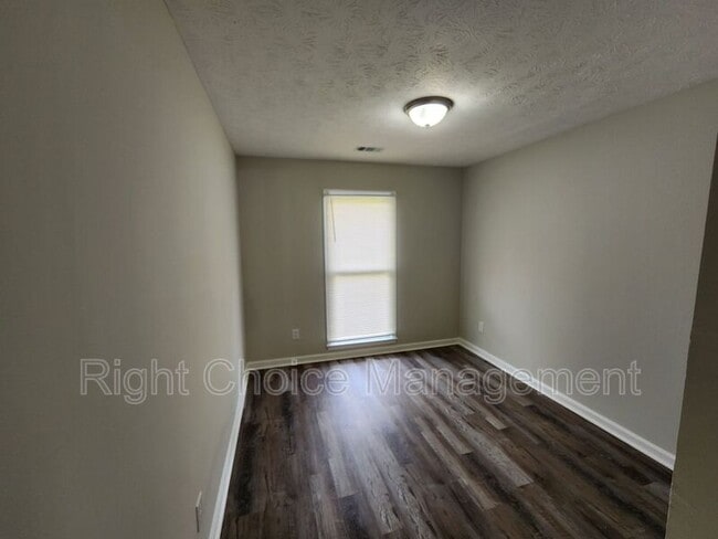 Photo - 3034 Lansing Ave