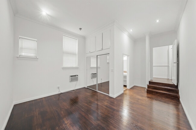 Building Photo - 6128 Wilshire Blvd