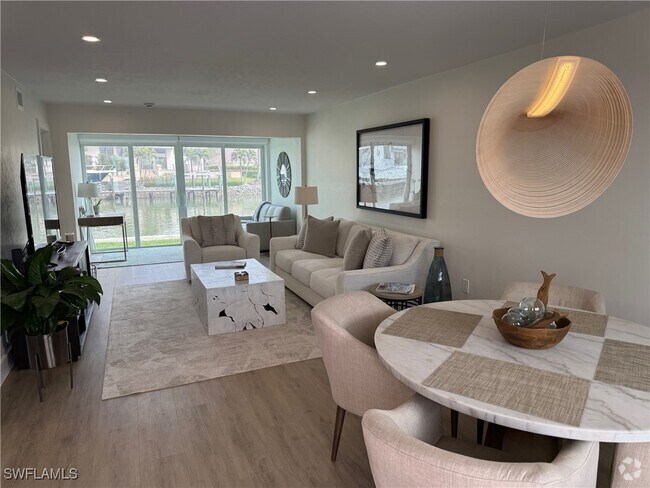 Building Photo - 1550 Gulf Shore Blvd N Unit E5 Rental