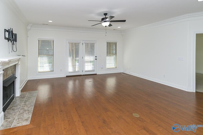Photo - 161 Huntsmen Lane