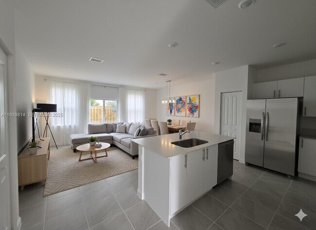 Photo - 1082 NW 2nd Ter