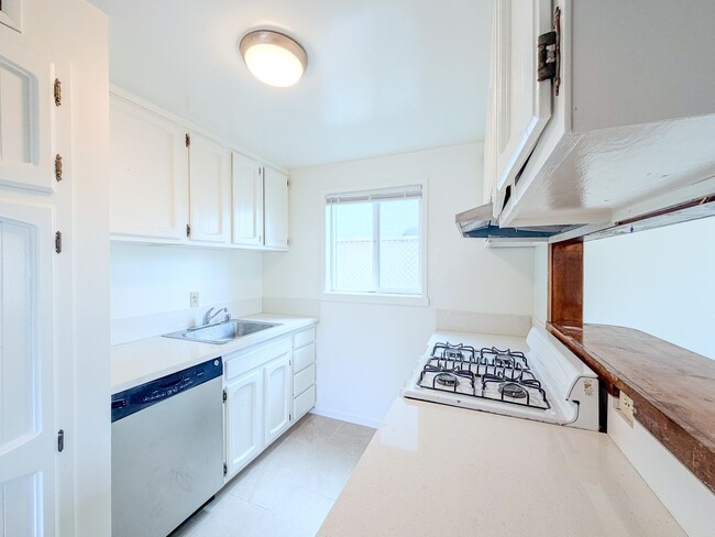 Photo - 108 Los Angeles Ave Casa