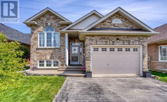 Photo - 604 Woodmount Crescent