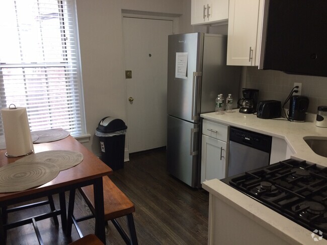 Building Photo - 20 Clearway St Rental