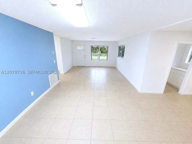 4940 SW 25th Ave