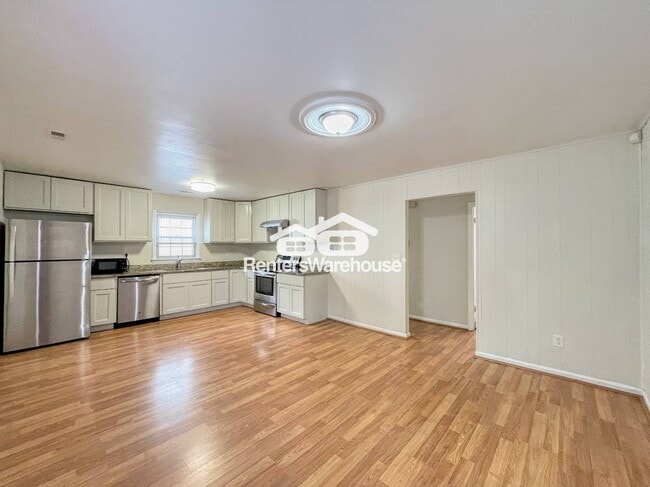 Photo - 1074 Bland St