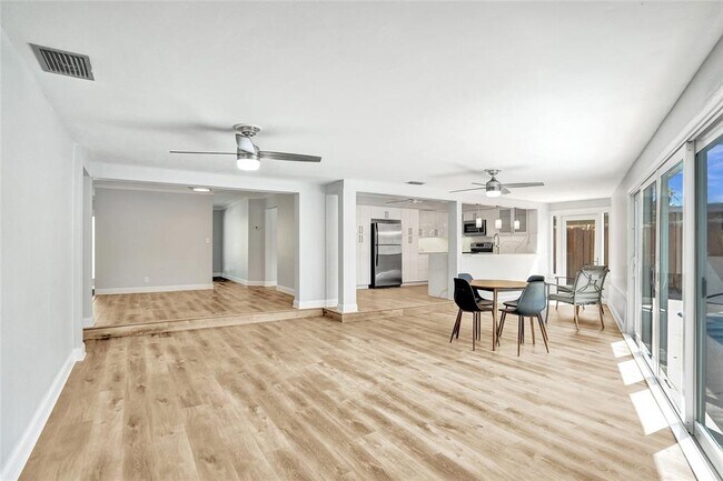 Photo - 2031 NE 62nd St