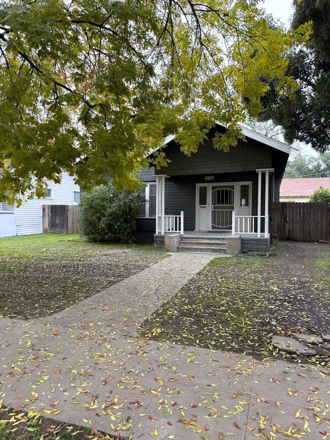 Photo - Endearing 2/1 Available Now!!!