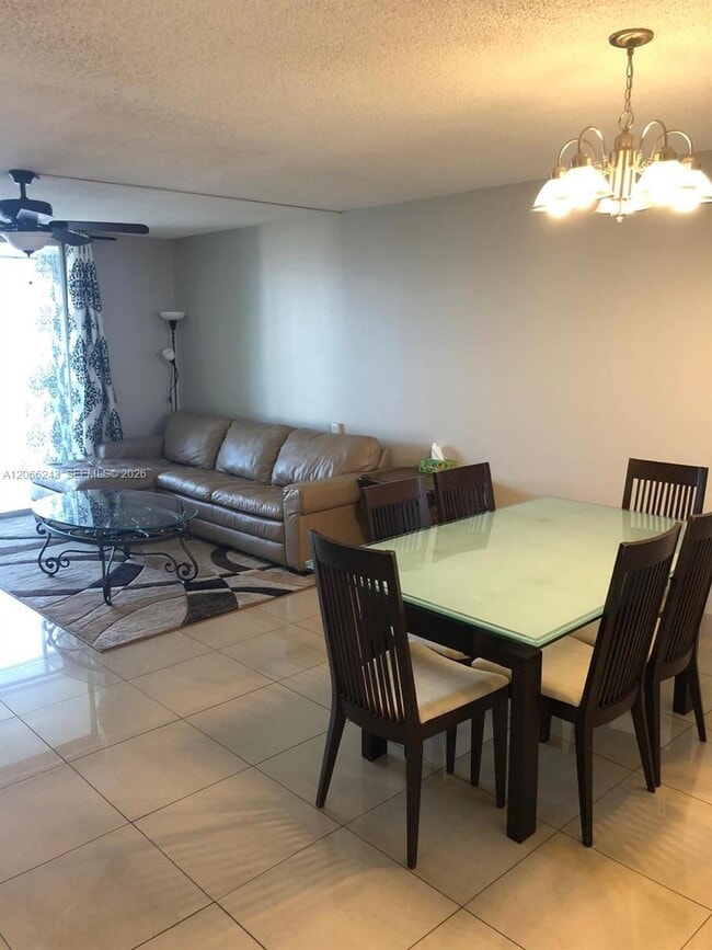 Photo - 319 NE 14th Ave Unidad 707
