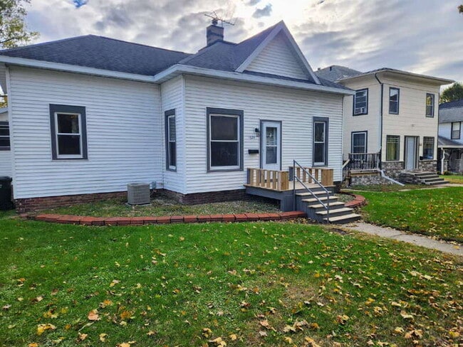 Photo - 1621 Willis Ave