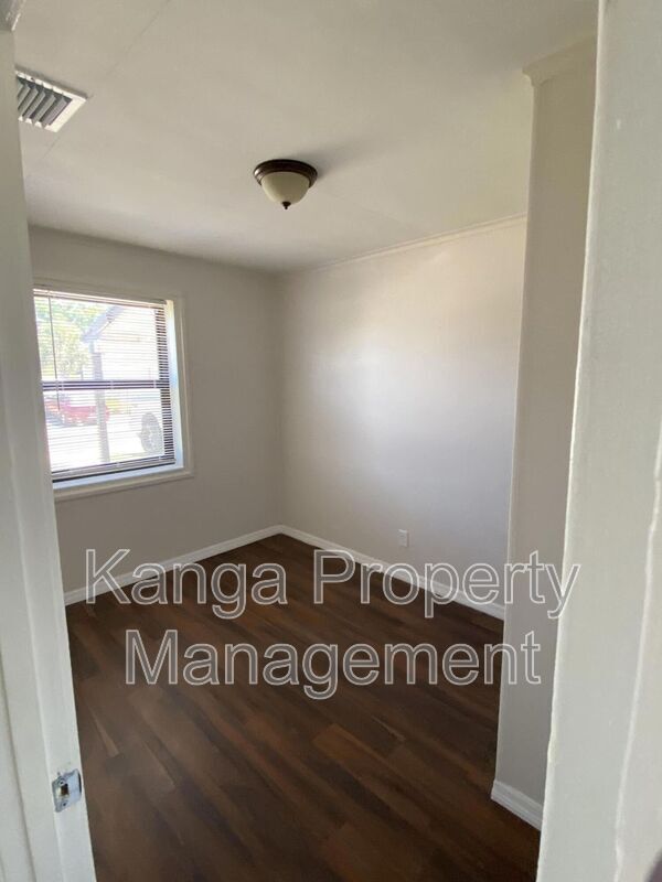 Photo - 816 W 4th St