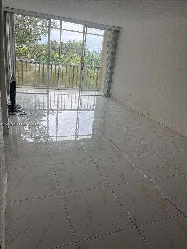 Building Photo - 8870 Fontainebleau Blvd Unit 401