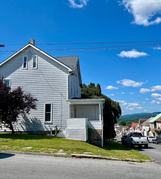 Photo - 1301-03 2nd Ave