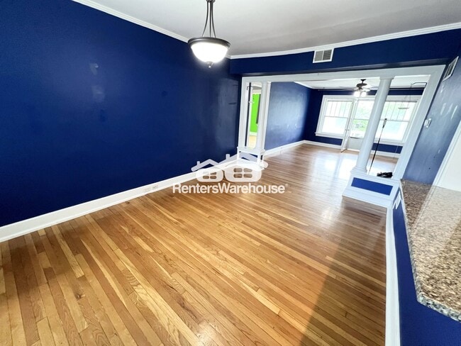 Photo - 406 E 43rd St Unit Apt 3E